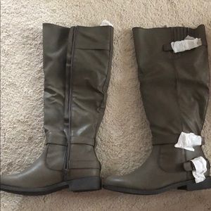 NWT boots